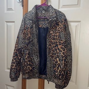 100% silk size large leopard print puffer jacket. Small tear in collar, see pics